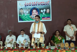 Dudhilla Sridhar Babu inaugurated the Sripada Shuttle Tournament at the Friends Club in Manthani