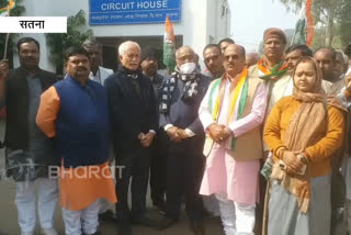 Congress workers leave for Delhi