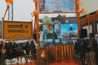 the-prime-minister-flagged-off-the-mahamana-train-from-banaras