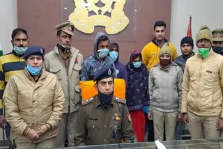 पुलिस गिरफ्त में आरोपी