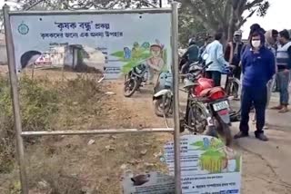 সরকারি প্রকল্পের ব্যানার-পোষ্টার ছেঁড়ার অভিযোগ