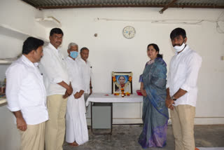 minister satyavathi rathod condolences state farmers leader jaipal reddy family