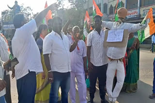 congress leaders protest against balaram nayak in manuguru