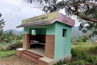 bus waiting shed palakkad  palakkad  അട്ടപ്പാടി പുതൂർ പഞ്ചായത്തിലെ ചീരക്കടവ്  ബസ് റൂട്ട് ഇല്ലാത്ത റോഡില്‍ ബസ് കാത്തിരിപ്പ് കേന്ദ്രം  വാർത്ത ബസ് കാത്തിരിപ്പു കേന്ദ്രം  news bus waiting shed