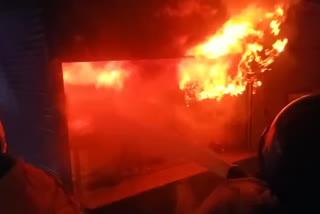 Two bangle shops caught fire in jamshedpur