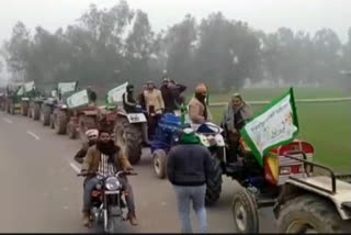 किसानों को जागरूक करने के लिए निकाली गई ट्रैक्टर रैलीकिसानों को जागरूक करने के लिए निकाली गई ट्रैक्टर रैली