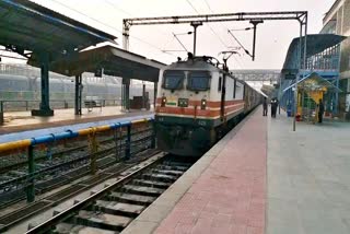 Delhi Udaipur Chetak Express, जयपुर उदयपुर स्पेशल इंटरसिटी, दिल्ली उदयपुर चेतक एक्सप्रेस, Jaipur Udaipur Special Intercity, नई इलेक्ट्रिक ट्रेन, New electric train, चित्तौड़गढ़ न्यूज