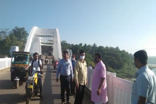 agriculture-minister-bc-patil-visit-to-tirthahalli-tunga-bridge