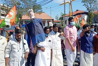 കൊല്ലം  യൂത്ത് കോൺഗ്രസ്  യൂത്ത് കോൺഗ്രസ് - ഗണേഷ് കുമാർ പോര്  കെ.ബി ഗണേഷ്കുമാർ  kb ganesh kumar  Kollam  Youth Congress protests