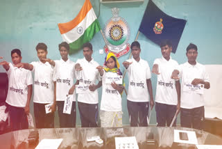 8 naxalites surrendered in dantewada