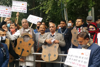 private schools managers march against delhi govt