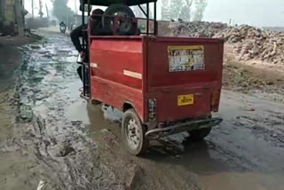 people of burari are facing problem of bad condition of road