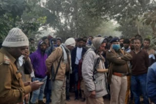 fight while playing cricket in Saran