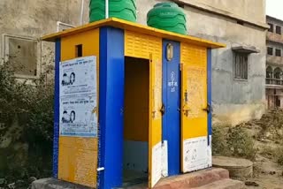 modeler-toilet-becomes-useless-in-koderma