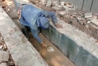 Construction of drain  started on Okhla road delhi