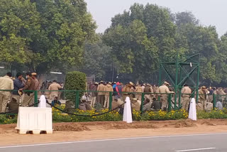 Delhi police making security on rajpath for republic day