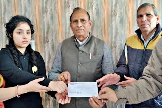 students gave piggy and scholarship funds  राम मंदिर निर्माण  Ram temple construction  भरतपुर न्यूज  bharatpur news  अयोध्या में राम मंदिर  Ram temple in Ayodhya  समर्पण निधि संग्रह अभियान  Surrender Fund Raising Campaign