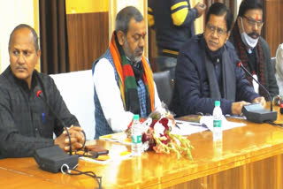 मुरादाबाद में राज्यमंत्री भराला ने सर्किट हाउस सभागार में बैठक ली.