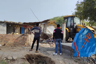 Illegal construction of liquor mafia demolished