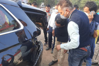 dharmedra pardhans convoy meets with an accident
