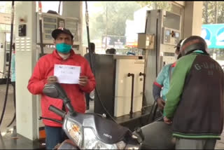 no helmet no petrol in dhanbad