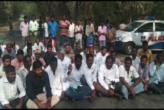 kadem-project-farmers-protest-for-irrigation-at-jannaram-in-mancherial-district