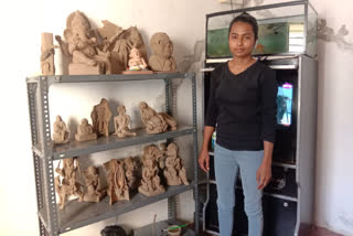 પાલનપુરમાં દીકરીએ ભગવાનની પ્રતિમાઓનું અનાદર રોકવા 5 વર્ષમાં બનાવી માટીની એક હજાર મૂર્તિઓ