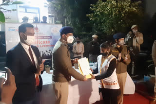 DCP of Delhi Police distributed certificates to children of Anand Parbat area under PMKV Yojana