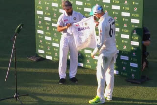 Rahane presents signed Indian jersey to Nathan Lyon for completing 100th Test