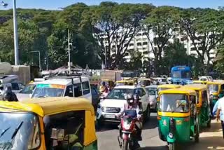 ಸಿಲಿಕಾನ್​ ಸಿಟಿಯಲ್ಲಿ ಸಂಚಾರ ದಟ್ಟಣೆ ಸಮಸ್ಯೆ