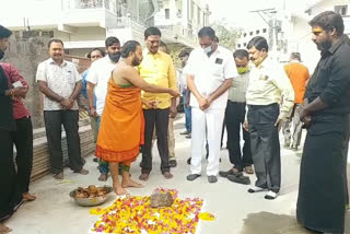 karimnagar-mayor-sunil-rao-did-bhoomi-pooja-for-cement-road-at-vavilalapally