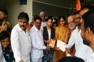 MP Soyam Bapura donates one lakh