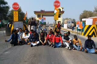 congressmen blocked the national highway