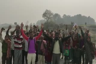 villagers protest in sirauligauspur tehsil area