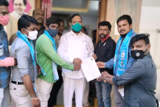 MRPS leaders demanded that the free drinking water scheme be extended to the cantonment area. The petition was handed over to the Cantonment MLA.