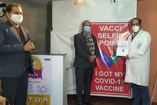 Delhi State Cancer Institute started selfi point for vaccination