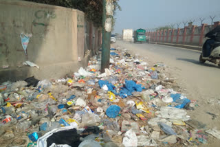 garbage dump near chandra vihar nilothi in delhi