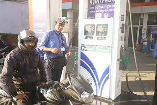 State transporters demanded to Chief Minister,  State transporters demanded to reduce the price of petrol diesel,  jaipur State transporters news  price of petrol diesel in rajasthan,  जयपुर ट्रक ट्रांसपोर्ट ऑपरेटर एसोसिएशन की मांग,  प्रदेश के ट्रांसपोर्टर्स की मुख्यमंत्री से मांग