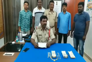police arrested two thieves at dharmavaram