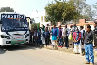 Farmer's bus departed for three-day training from Shahdol