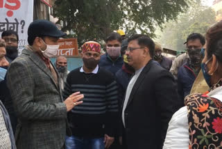 EDMC Leader of house Pravesh Sharma along with corporation officials visited Yamuna Vihar ward