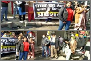 Women protest against opening of new liquor shope on Laxmi Nagar