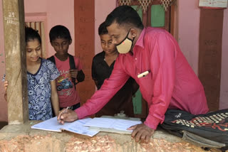 teachers are teaching by visiting students homes  in shravan in sindhudurg