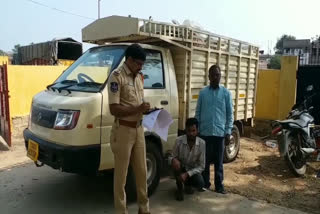 police Seized of illegally moving 78 quintals PDS rice in miryalaguda