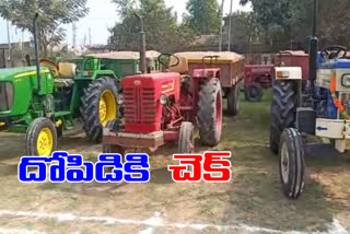 illegal sand tractors caught by police in marripalligudem village kamalapur mandal in warangal urban district