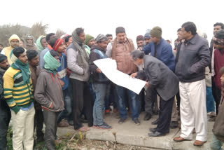 DCLR inspects land for displaced due to railway project in bettiah