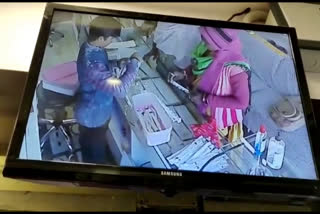 women-steal-25-thousand-in-a-jewelers-shop-in-gorela-pendra-marwahi