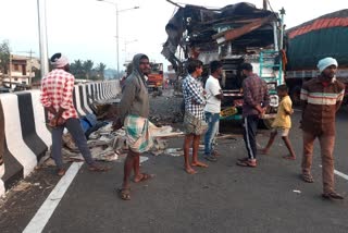 lorry accident at ballary; one died !