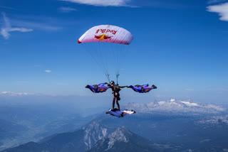 Watch: Spectacular wingsuit and paraglide flight down Kitzbuhel ski course