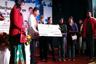 cheque distribution by Minister Rihon_Doimari At goalpara